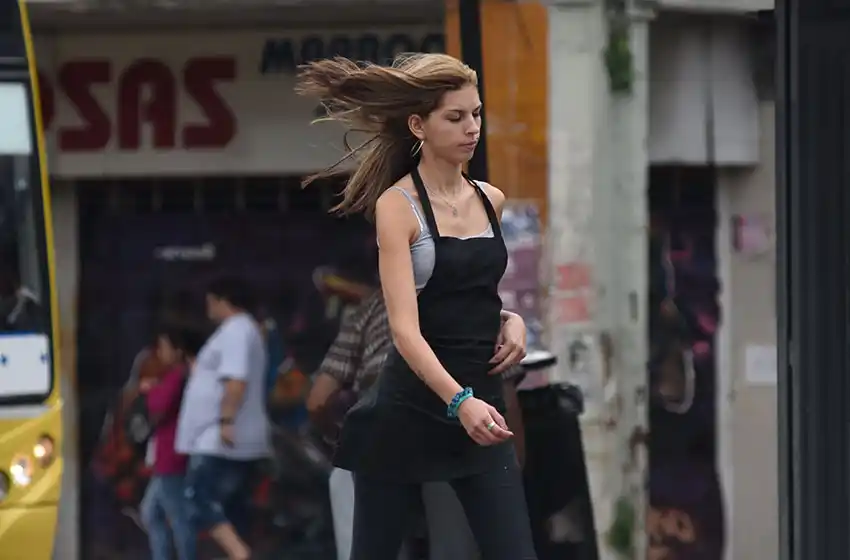 Alerta por vientos fuertes y probabilidad de tormentas