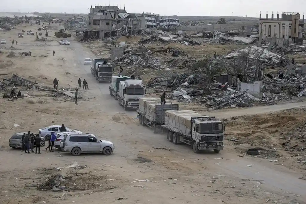 Camiones con ayuda humanitaria en Rafah, en una imagen de archivo. EFE