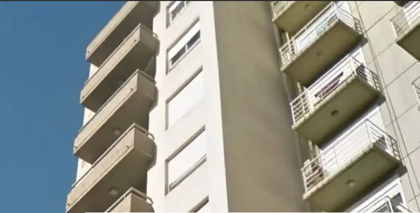 Una mujer cayó desde un séptimo piso en La Plata