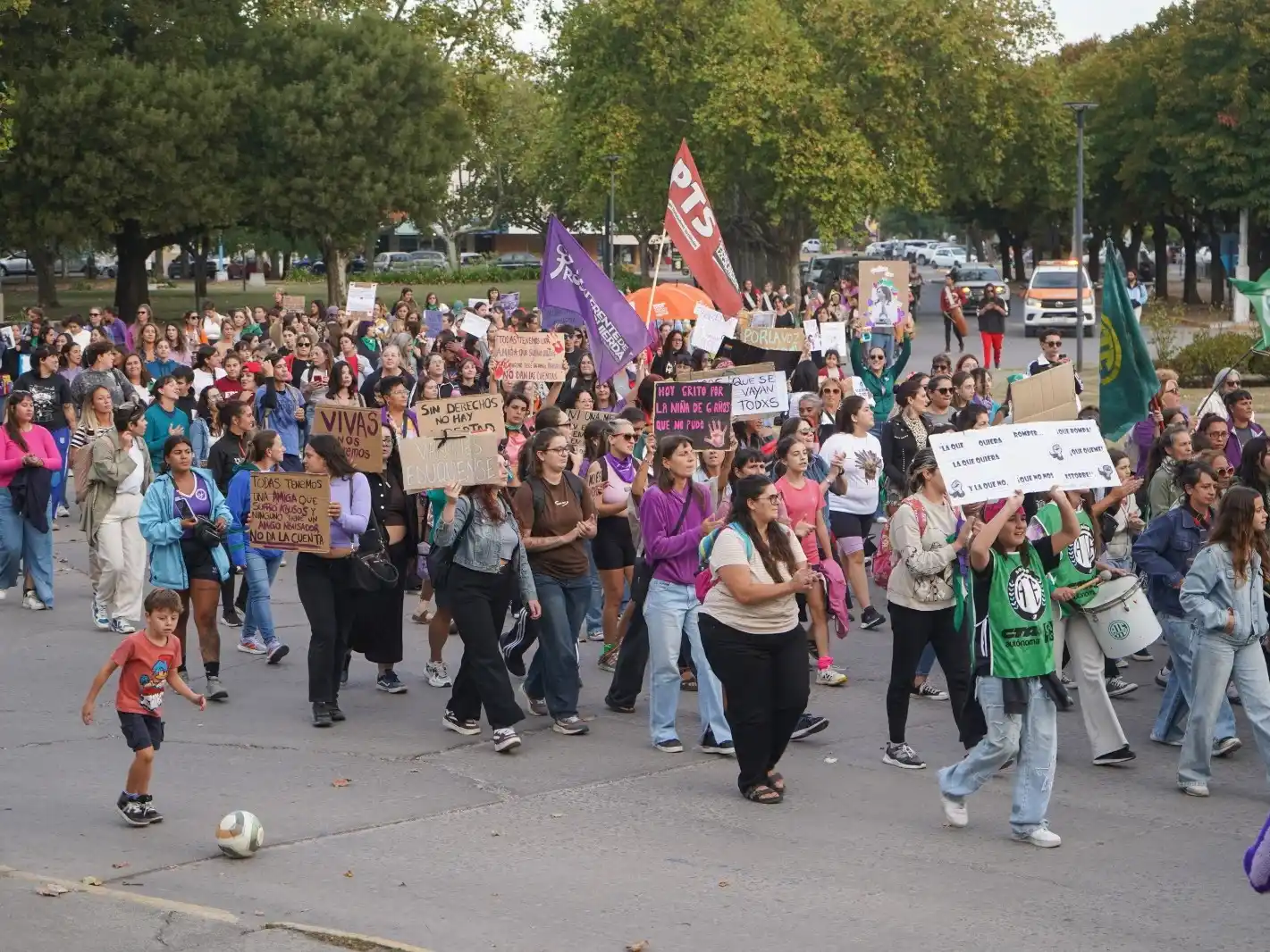 Mujeres marcharon por el centro en una nueva jornada del 8M