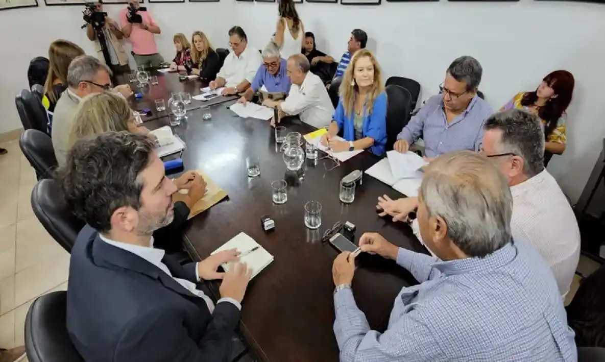 El Gobierno provincial convocó a los gremios docentes para reanudar la paritaria