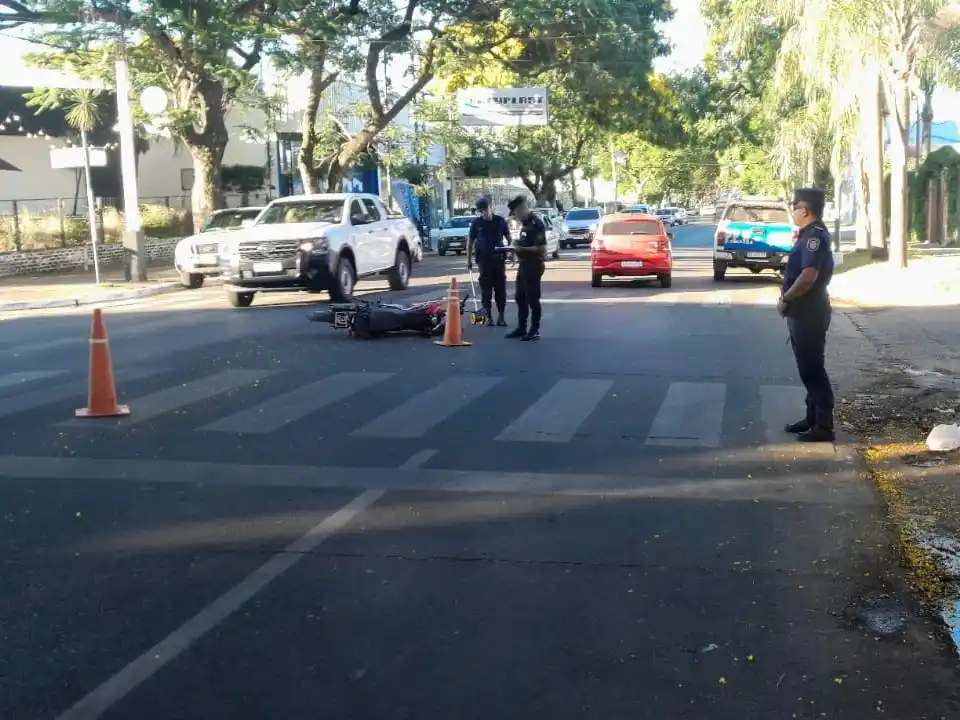 Accidente de tránsito dejó a un motociclista herido