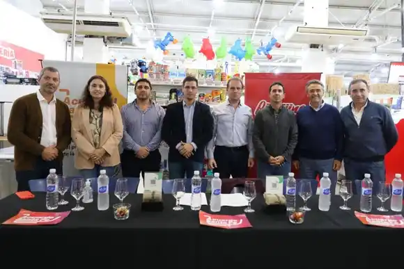 El municipio firmó acuerdo con Supermercados Pingüino