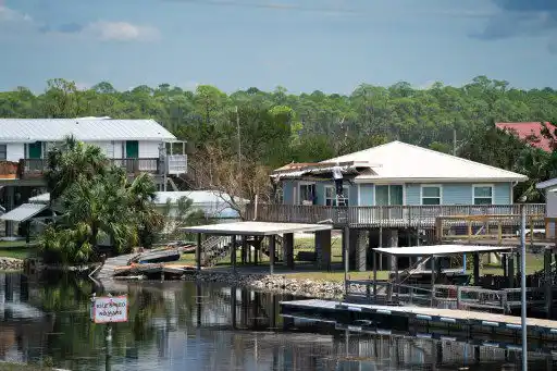 ¡Idalia avanza por el sudeste de EE.UU.! Florida evalúa los daños en medio de operativos para despejar las vías