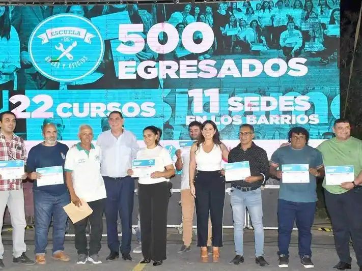 Jofré entregó certificados a más de 500 egresados 
de la Escuela de Artes y Oficios Municipal