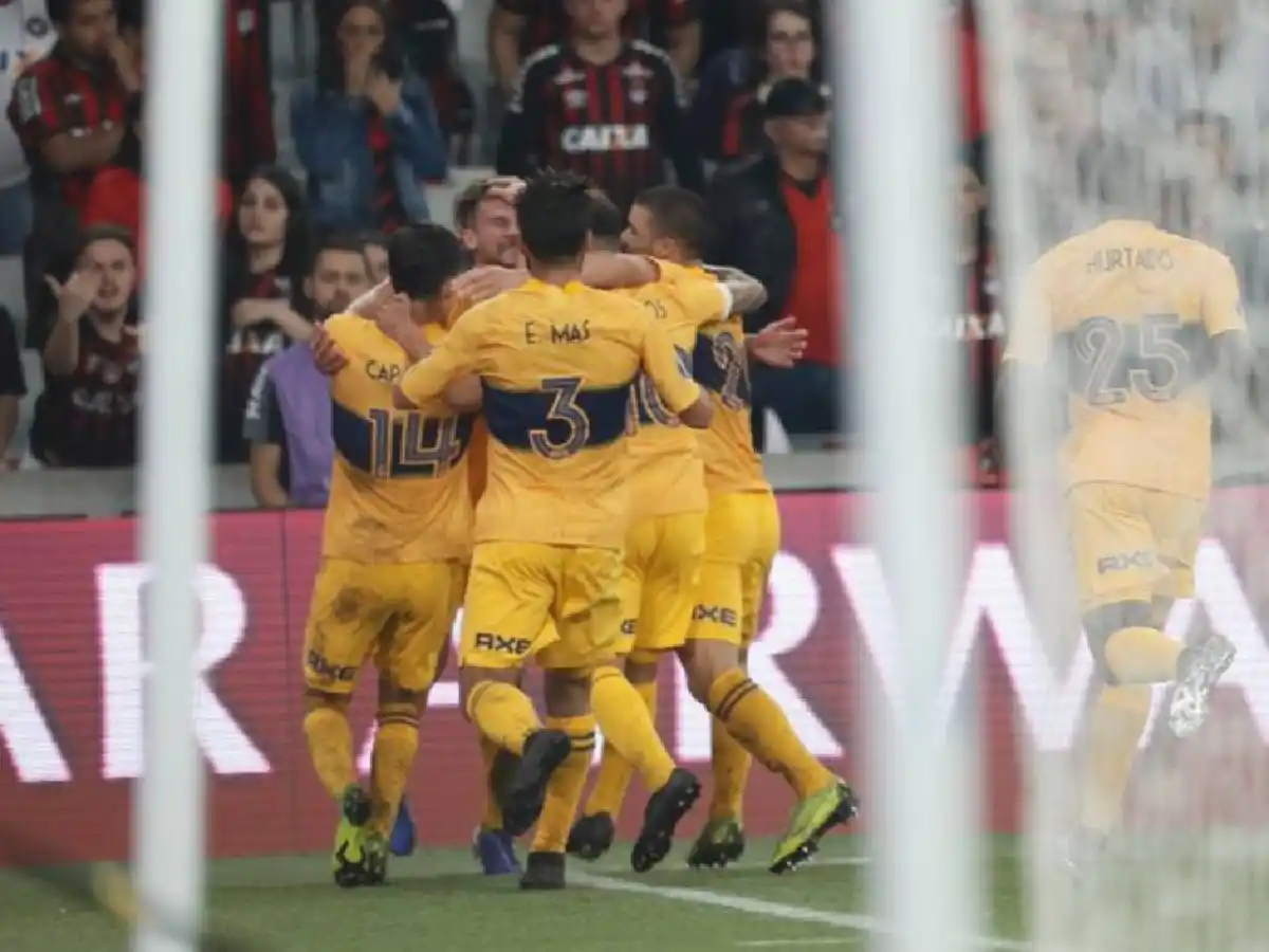 Boca logró un triunfo de oro en Brasil y se acercó a cuartos