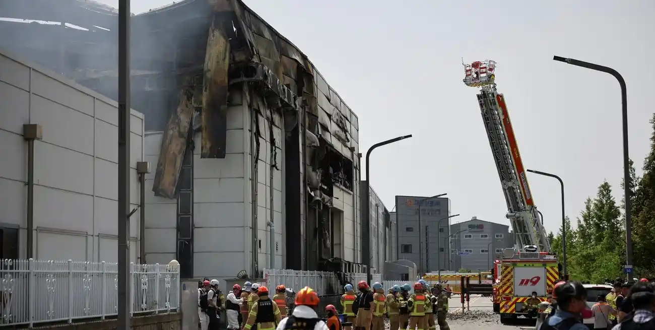 La destrucción en la fábrica de Hwaseong. Crédito: Kim Hong-ji/Reuters