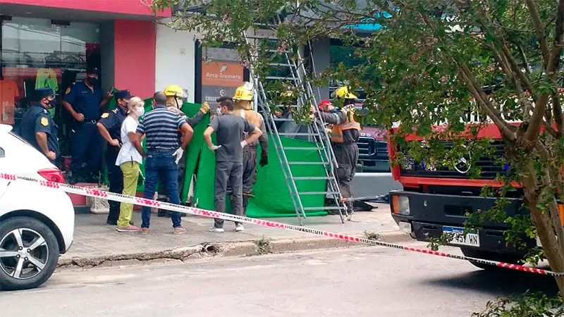 Trágico accidente: una mujer murió tras caer en el hueco de un ascensor