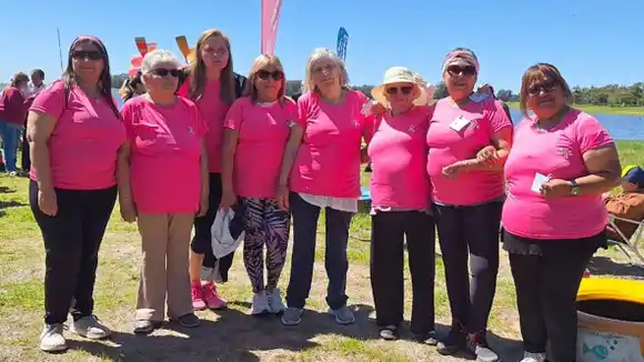 Se realizó una jornada abierta de “Canotaje rosa” en Benito Juárez