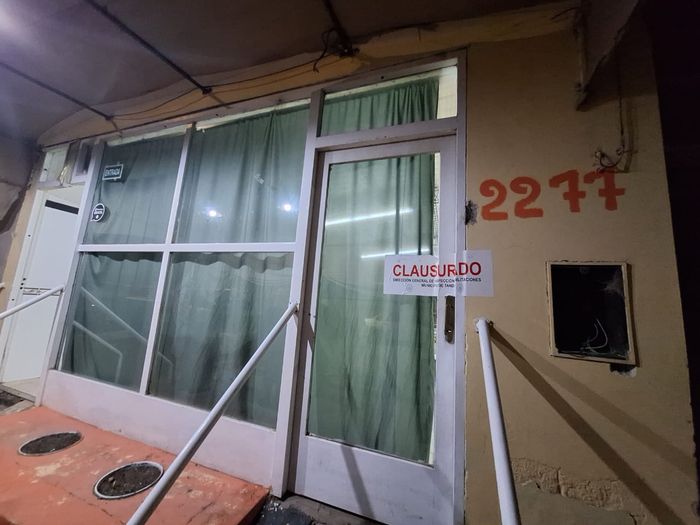 La policía clausuró dos comercios de venta de bebidas alcohólicas