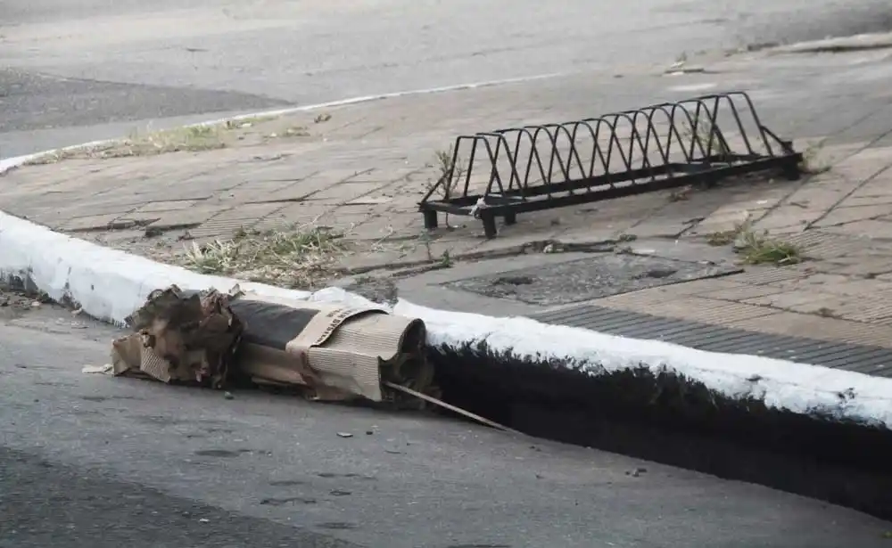 Mugre que tapa las bocas de tormenta
