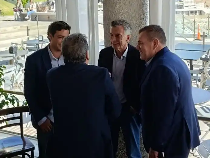 "Nos queda claro hay que alejarnos de las ideas populistas", sentenció.