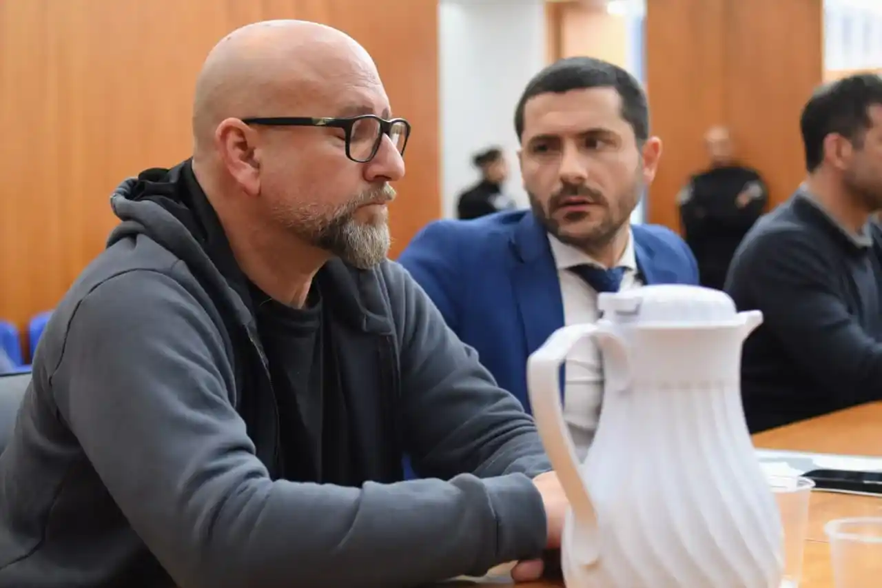Patricio Serjal Benincasa, con los ojos cerrados, al momento de conocer la sentencia. Foto: El Ciudadano.