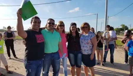 Carlos Casares: Entregan 60 terrenos para que la gente construya su propia vivienda