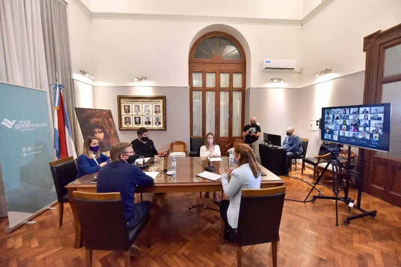 Con la presencia de Stratta y Bahillo, los jóvenes industriales comenzaron un Ciclo de Charlas