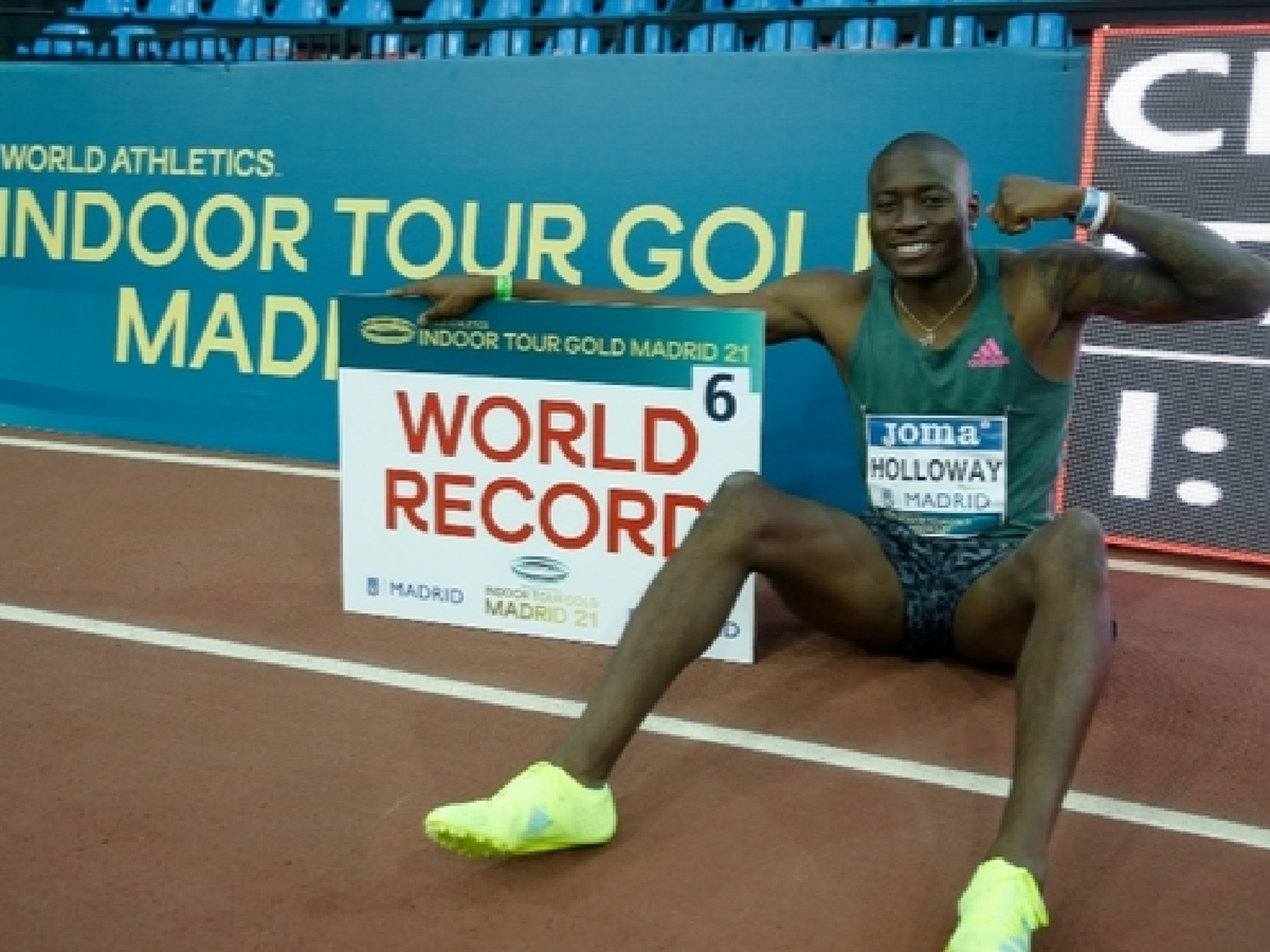 Holloway rompió el récord  mundial de 60 metros con vallas