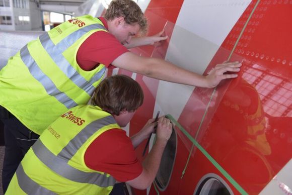 Lufthansa applies its new AeroSHARK coating on the 777