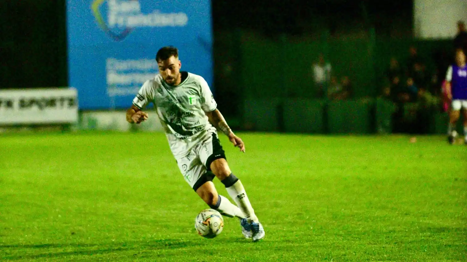 Se aleja de la punta