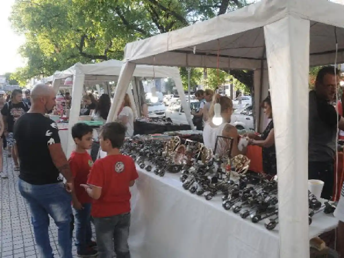 El 20 de diciembre vuelve la feria de artesanos 