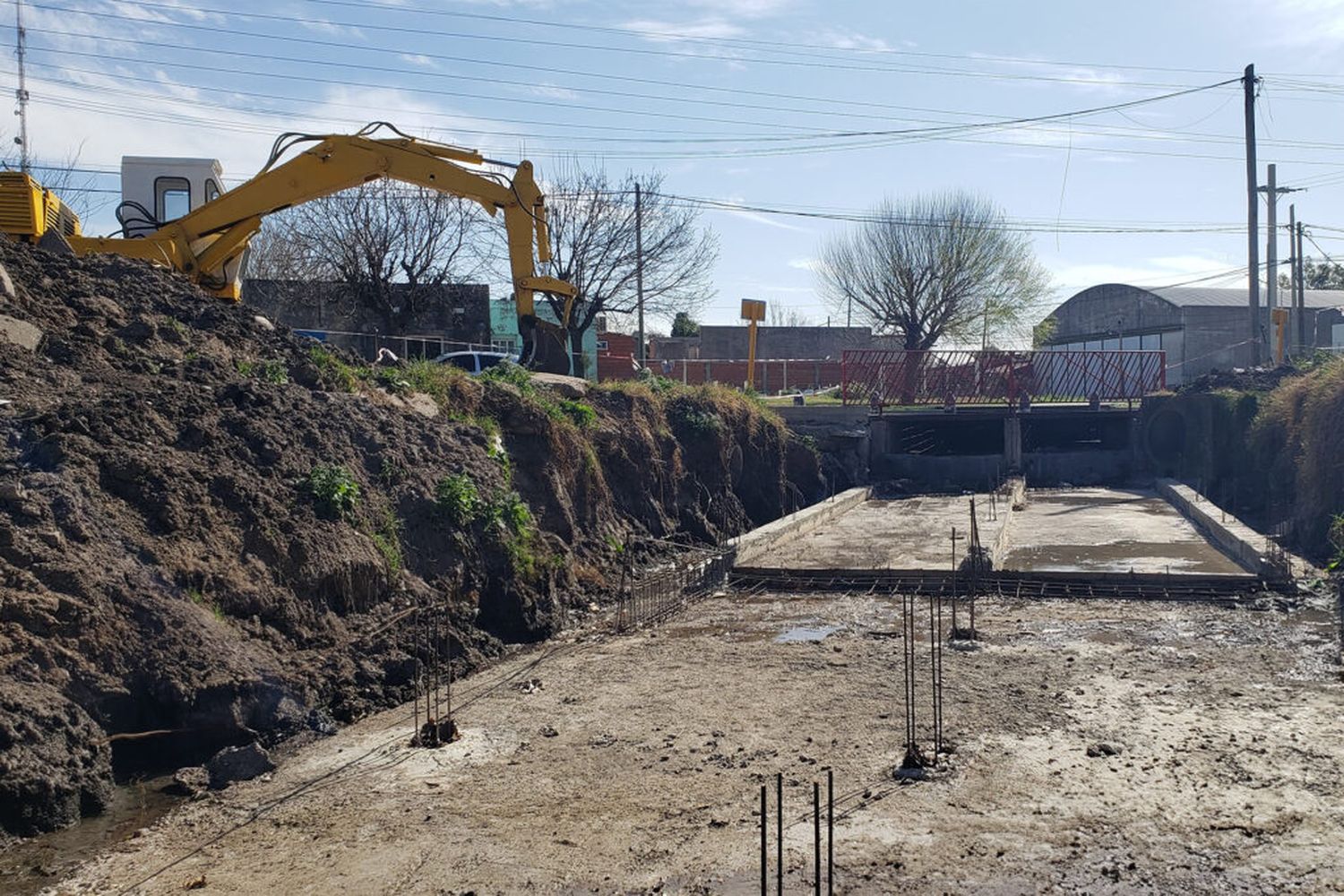 Avances en el canal de desagüe pluvial del Barrio Azul