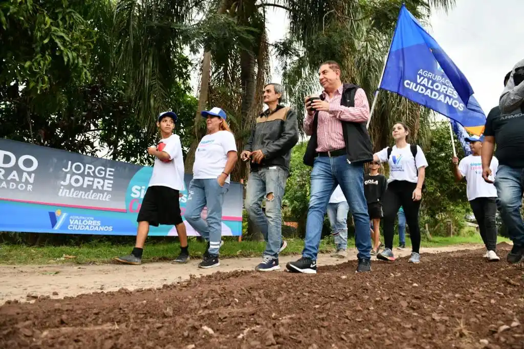 Jofré inspeccionó avance de trabajos de enripiado en cinco barrios capitalinos