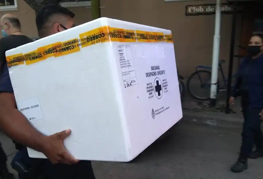 Vacunación contra el coronavirus: llegaron 1600 dosis de AstraZeneca y se aplicarán desde el sábado