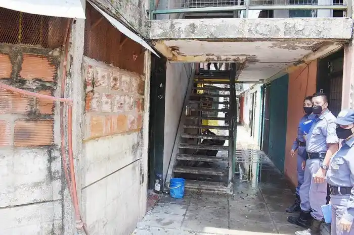 Una pareja de ancianos terminó con lesiones tras el incendio de su vivienda