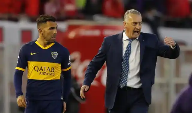 Tevez y las estrategias de Alfaro: "No quiero interferir en la decisión del mister"
