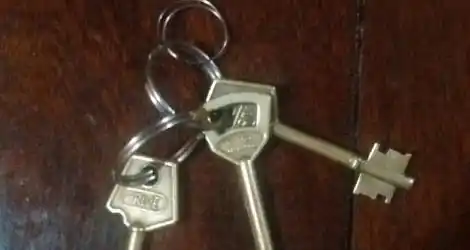 Llaves encontradas en Irlanda y Sarmiento