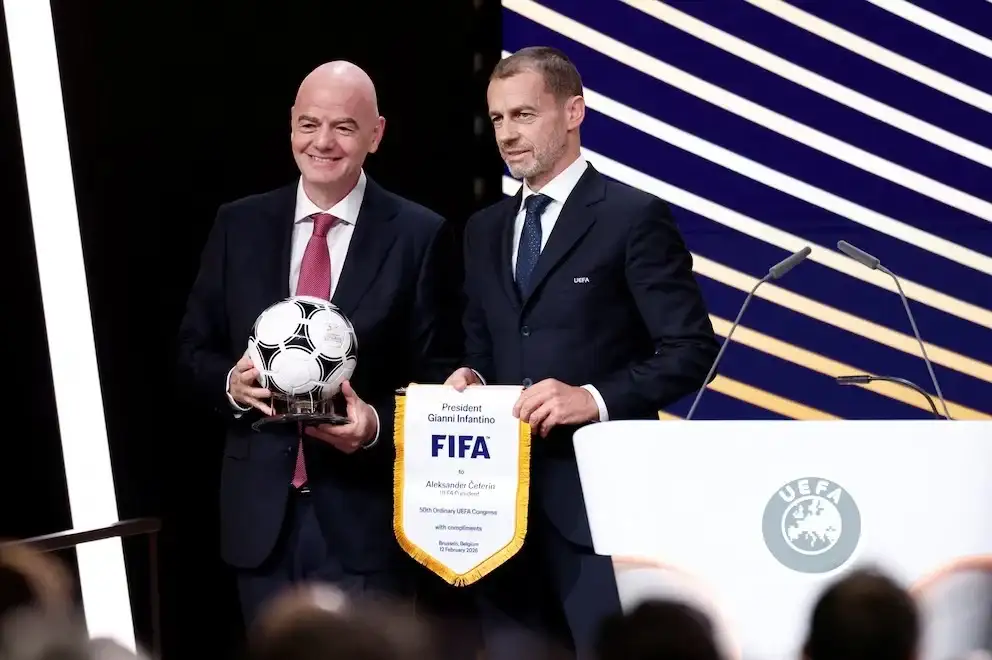Infantino y Ceferin durante el 50° Congreso de la UEFA (REUTERS/Benoit Tessier)