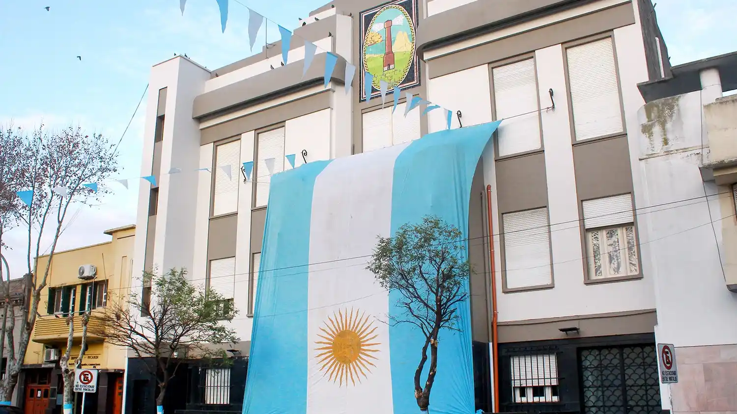 Municipalidad. La bandera será la protagonista del acto junto con los chicos de 4to año de primaria
