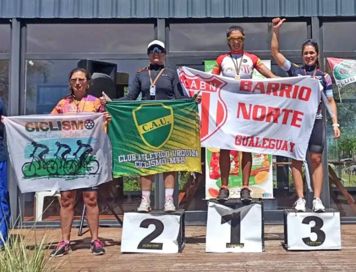 Gran carrera se dió en Damas Master "B" y lo más alto del podio para las representantes de nuestra ciudad.