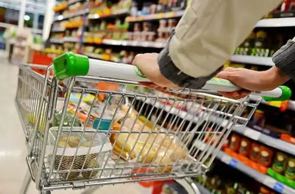 Retroceso: las ventas en supermercados cayeron 17,8% en octubre