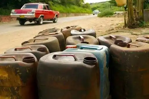 Crisis petrolera fortalece contrabando de gasolina colombiana en las fronteras
