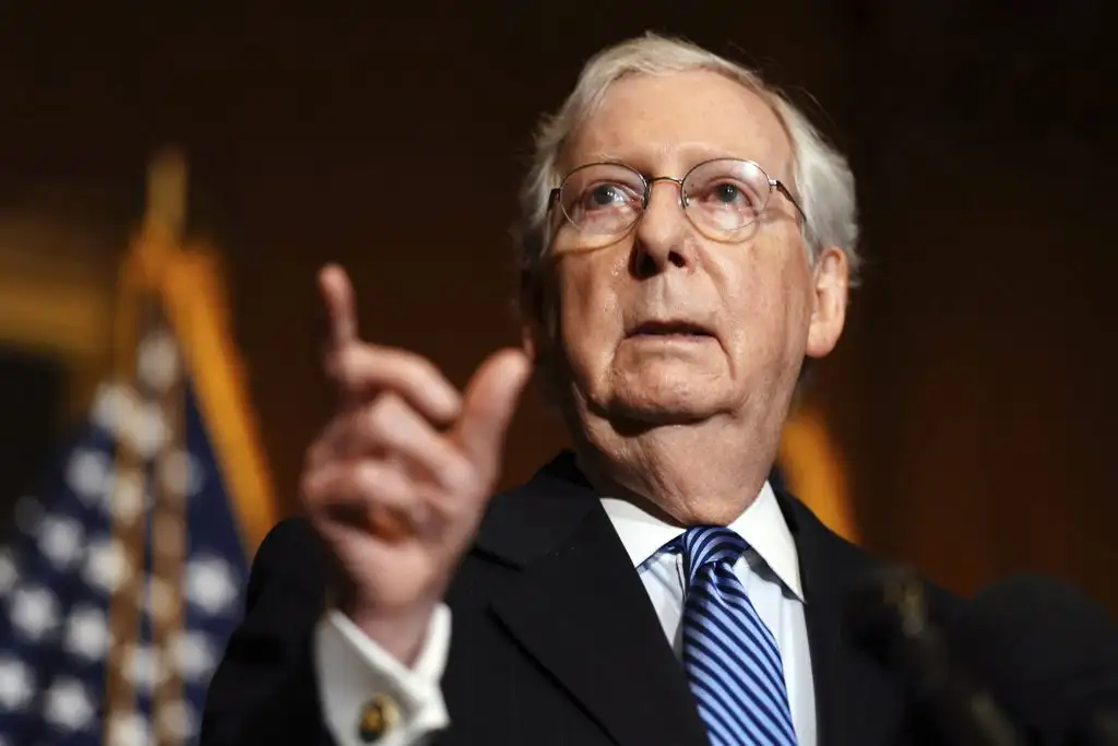 El líder republicano Mitch McConnell reconoció que Biden ganó las elecciones