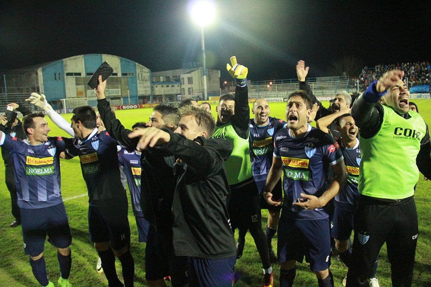Juventud ganó y aseguró la permanencia en la B Nacional