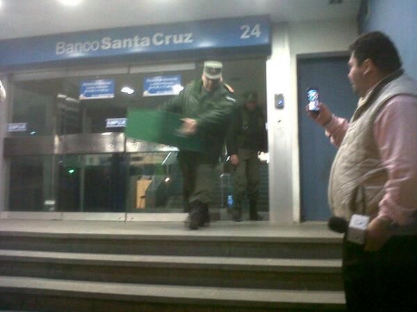 Lavado de Dinero: Gendarmería allanó Banco de Santa Cruz buscando cajas de seguridad de Lázaro Báez