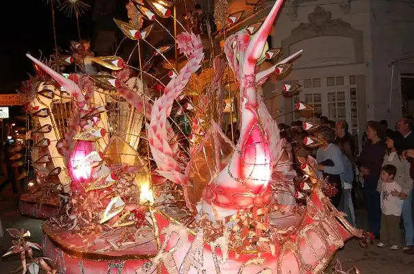 “Primavera, arte y juventud, Carrozas Estudiantiles en Gualeguaychú”