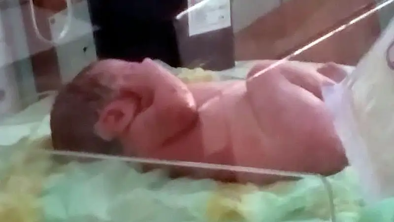 Policías oficiaron de parteros y contaron cómo cortaron el cordón umbilical