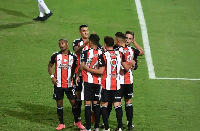 River fue una aplanadora en Mendoza y goleó a Godoy Cruz