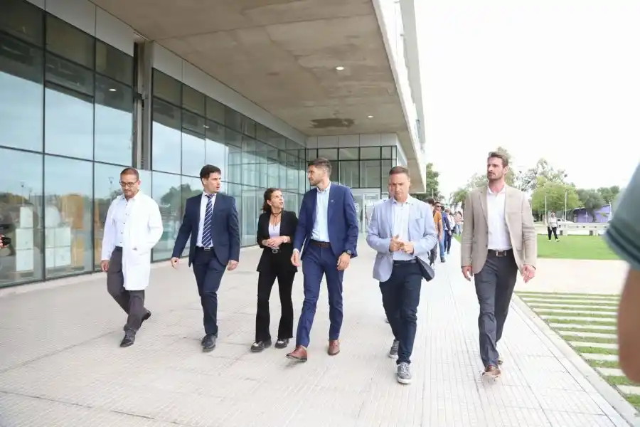 El Gobernador recorrió la etapa final de las obras del Hospital Regional