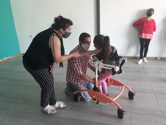 En plena pandemia reconvirtió su empresa de turismo y ahora ayuda a chicos discapacitados de toda la Provincia