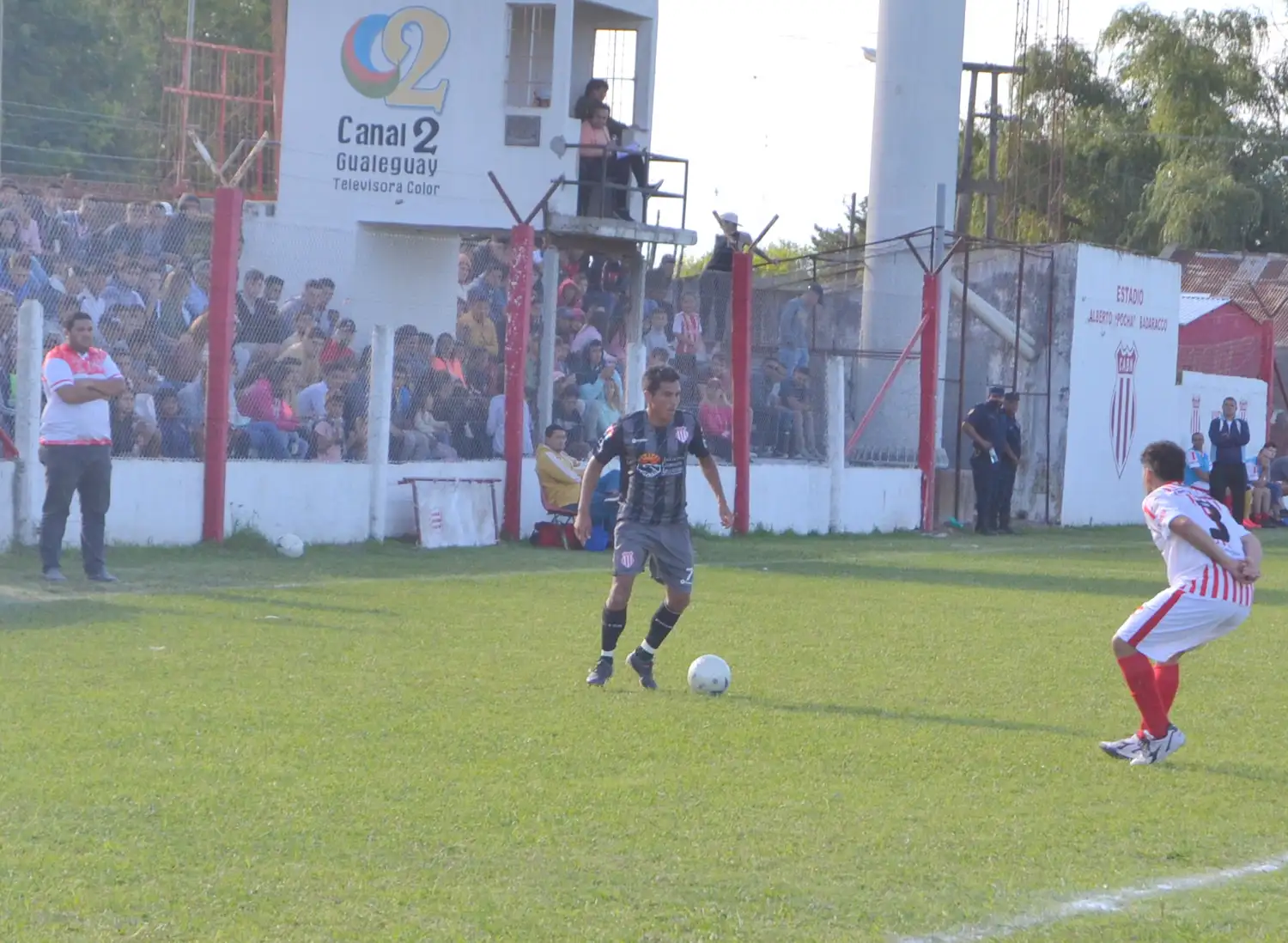 A las tribunas ya existentes se erigirán tribunas desmontables en el sector sur de la cancha. Se venden entradas anticipadas.