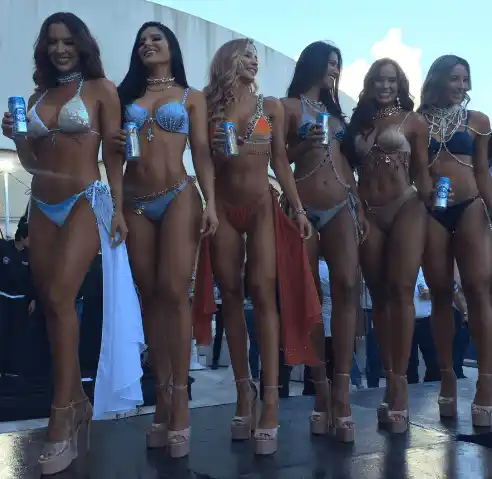 Adriana Marval, Kemberling Rivas, Claudia Bassegguio, Katherine Bello, Aigil Gómez y Alessandra Sánchez, las Chicas Polar. Foto CL