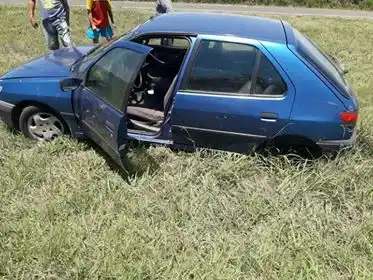Denunció que le robaron su auto: Lo encontraron abandonado y todo roto