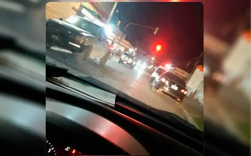 Reclamo: “Un calle doble circulación donde estacionan en ambos lados de la calle”