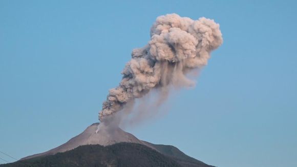 Volcán Lewotobi Laki-Laki de Indonesia entró en erupción (+Detalles)