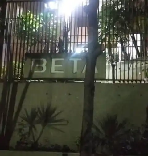 ¿Hambre? Por comerse un perrito poodle mini detienen a una pareja