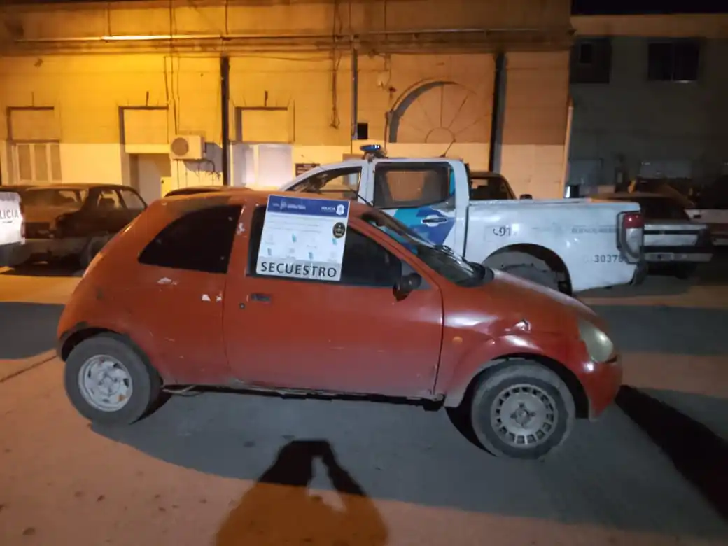 Una menor golpeó a una policía en un allanamiento