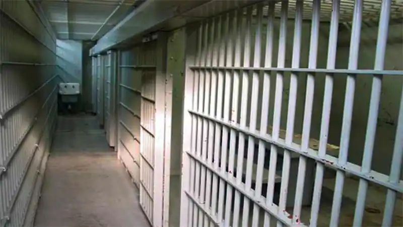 El gobierno promulgó la ley que aumenta las penas para violadores